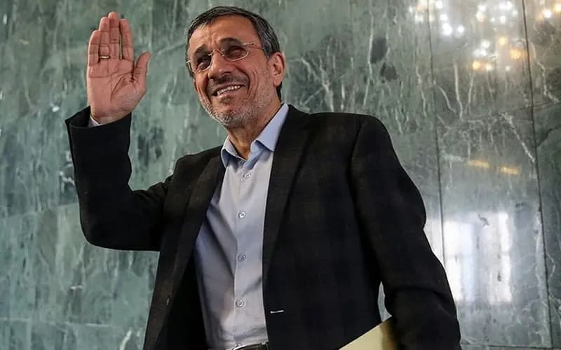 احمدی‌نژاد دیگر در آغاز سخنرانی اش، دعای فرج نمی خواند؛ بسم الله هم نمی گوید! / مبارک اصول‌گرایان باشد