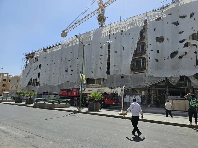 حادثه شکستگی پایه جراثقال تاور کرین در اصفهان؛ اقدامات ایمنی انجام شد