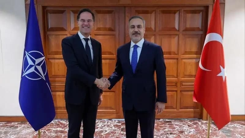 گفتگوی وزیر خارجه ترکیه و دبیرکل ناتو با محوریت اوکراین