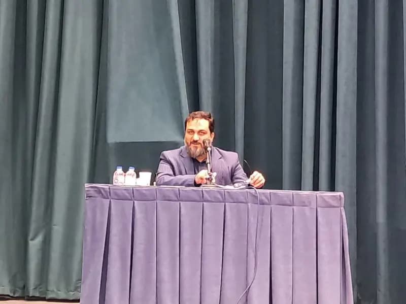 دبیر مرکز مطالعات جمعیت: تا سال ۲۰۵۰ از هر سه ایرانی، یک نفر سالمند خواهد بود/  میانگین سنی ایرانی‌ها بالای ۳۶ سال است/ جزو کشورهای میانسال جهان محسوب می‌شویم