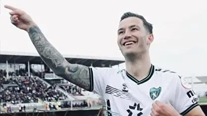 قرارداد مدافع ملی پوش پرسپولیس تمدید شد