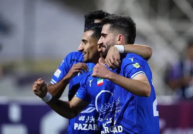 چرا میلیاردها میلیارد تومان بودجه به فدراسیون فوتبال می دهید؟/ پول را می گیرند ،به ریش همه هم می خندند