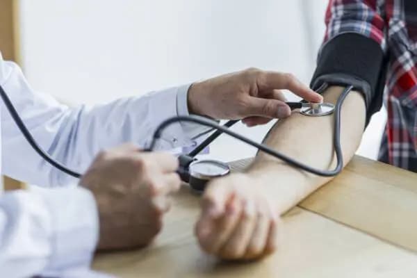 ۱۵ درصد شهروندان بالای ۳۰ سال دیلم درگیر بیماری فشار خون هستند