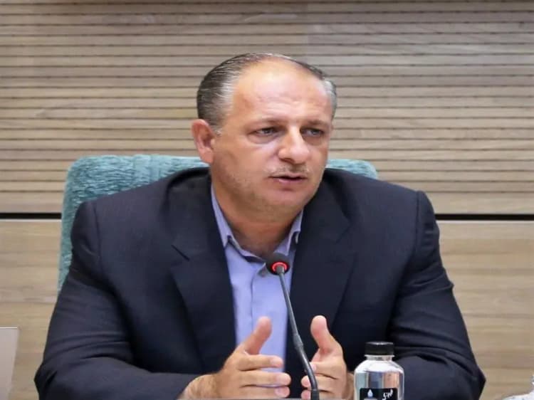 معاون اقتصادی استاندار کرمان به مدیران غایب در جلسات رفع موانع تولید کارت قرمز داد