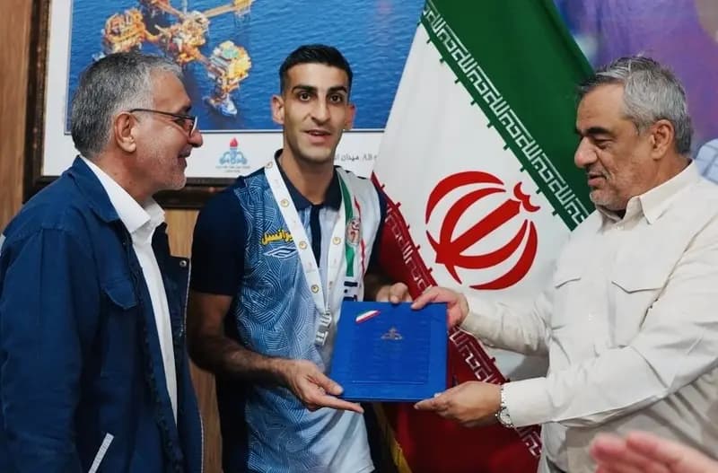 ملی‌پوش خارگی تجلیل شد