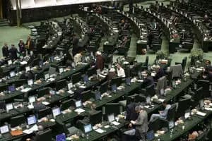 ببینید| فیلمی دیده نشده از روزی که رئیسی در اولین روز ریاست‌جمهوری به دیدار رهبر انقلاب رفت 