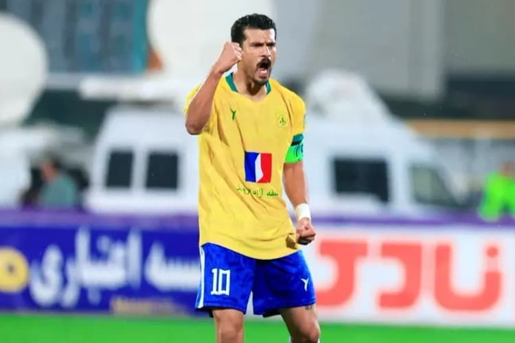 مدافع استقلال فقط حسرت به خانه برد!