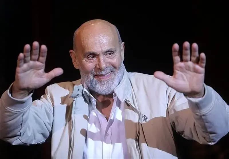 ژست خاص جمشید هاشم‌پور در کنار فرماندهان سپاه + تصویر