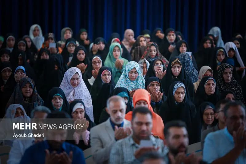 اقامه نماز عید قربان در جزیره کیش