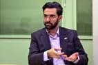 پشت تصویر مرد قدرتمند شی، پدری متوقع و وفادار به حزب قرار دارد