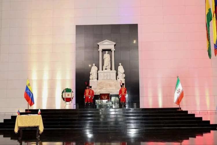سید حسن خمینی هشدار داد؛ انقلاب منحرف می شود اگر.../ باید مراقب باشیم/ اگر مسئولی پایش را کج گذاشت مردم تذکر دهند