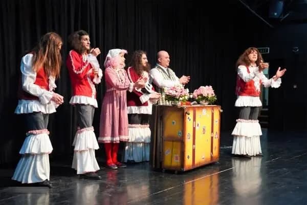 امروز با سعدی: با کسی حال توان گفت که حالی دارد