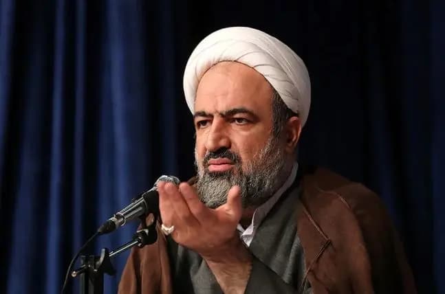 علم الهدی: مردم با وجود فشار‌های اقتصادی کنار رهبری ایستاده‌اند
