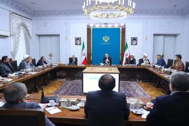 پزشکیان: اگر دانشگاه‌ها بتوانند طرحی ارائه دهند که موجب کاهش ۲۰ درصدی مصرف انرژی شود، دولت آماده است مابه‌التفاوت آن را به دانشگاه‌ها پرداخت کند / امروز کشوری مثل ترکیه، با وجود آن که منابع آبی زیادی دارد و سدهای بزرگی ساخته، باز هم برنامه مقابله با خشکسالی دارد؛ اما ما که آب نداریم، چنین برنامه‌ای هم نداریم
