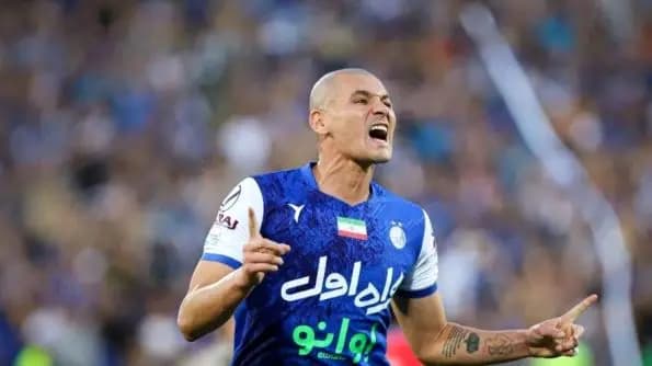 معاوضه سال بین پرسپولیس و تراکتور شکل می‌گیرد؟
