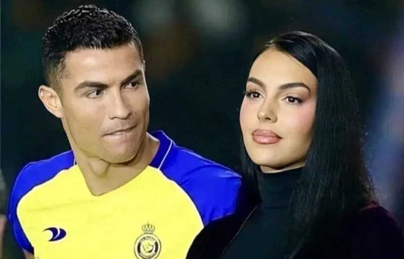 همسر رونالدو در حال خوردن غذای ایرانی