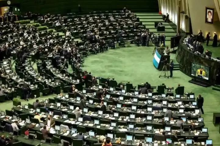 ماجرای ارسال پیامک‌ توهین‌آمیز به نمایندگان مجلس