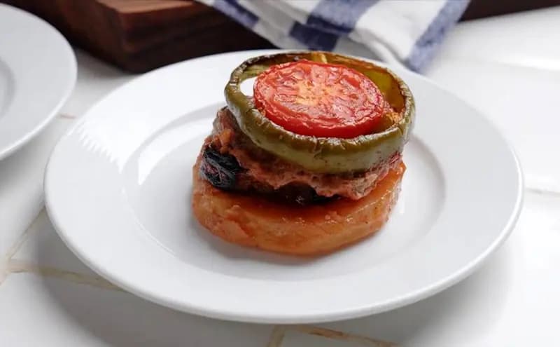 طرز تهیه خوراک گوشت و بادمجان ترکیه‌ای