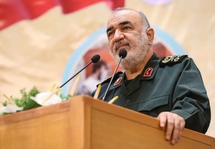 پشت تصویر مرد قدرتمند شی، پدری متوقع و وفادار به حزب قرار دارد