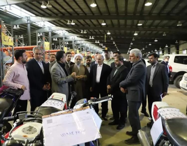 مسئولان روحیه خدمتگزاری را در خود تقویت کنند