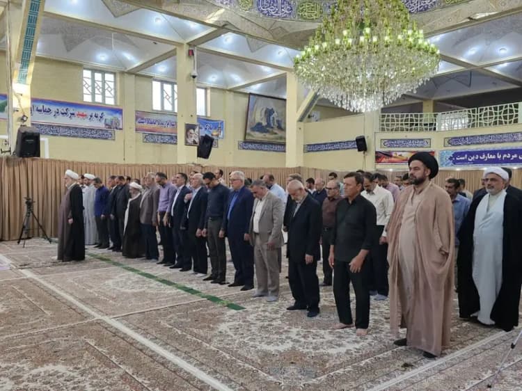 اعزام کاروان بسیجیان عزادار شهرستان سیریک به حرم مطهر امام خمینی (ره)