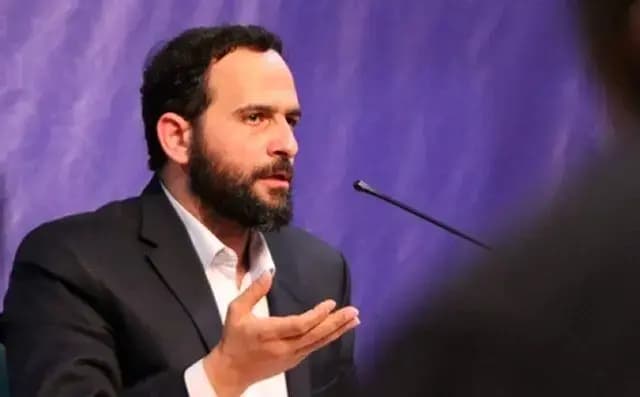 اعتراض یک حقوقدان به ارسال پیامک حجاب برای زنان؛ ستاد امر به معروف دست به اقداماتی می‌زند که قانونا حق ورود به آنها را ندارد