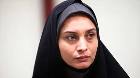 بهنوش طباطبایی و ترلان پروانه در پشت صحنه سریال سووشون / چه لباس های خوشرنگی+ عکس