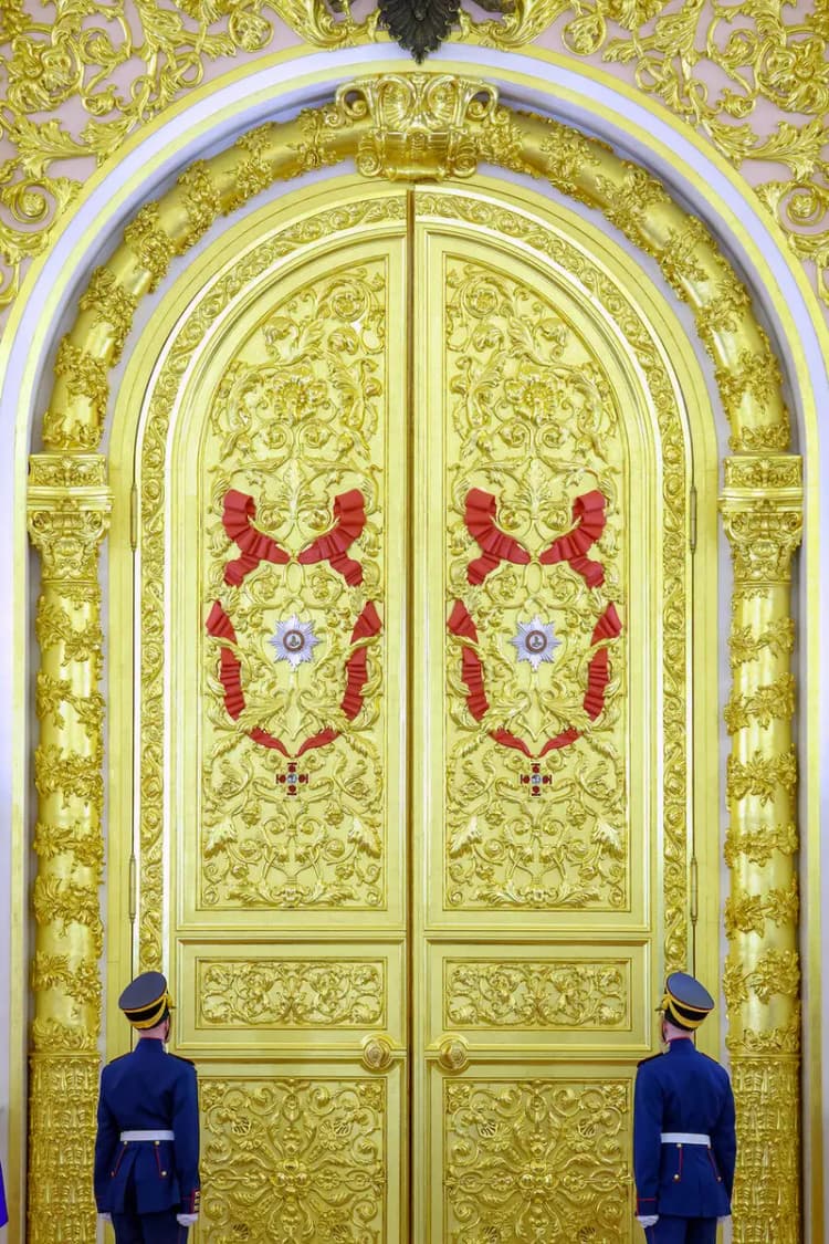 آقای قاسمیان! خلاف نظر رهبر عمل کرده‌ای، بنام مردم غزه هم فاکتور می‌زنی؟!