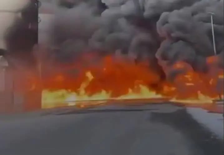 فیلم/ آتش سوزی در بندر شارجه امارات