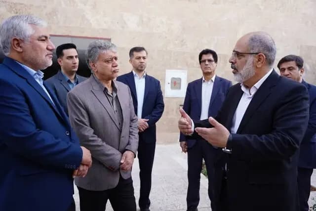 خوردن تخمه بین دندان‌ها فاصله می‌اندازد؟