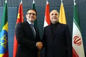 تصاویری از ناطق نوری و بهزاد نبوی در مراسم ختم برادر هاشمی رفسنجانی/ سردار حقانیان همنشین سید حسن خمینی شد/ وزیر دولت روحانی هم آمد