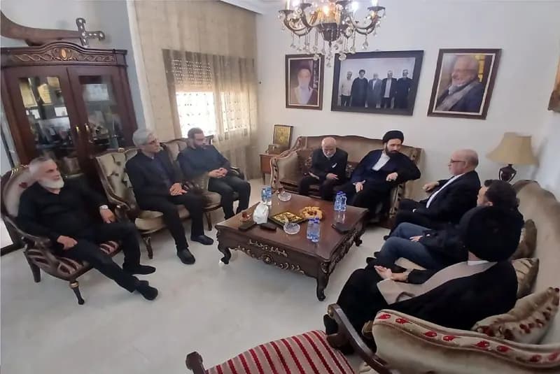 دیدار نوه امام راحل(ره) با خانواده شهید سیدحسن نصرالله + عکس