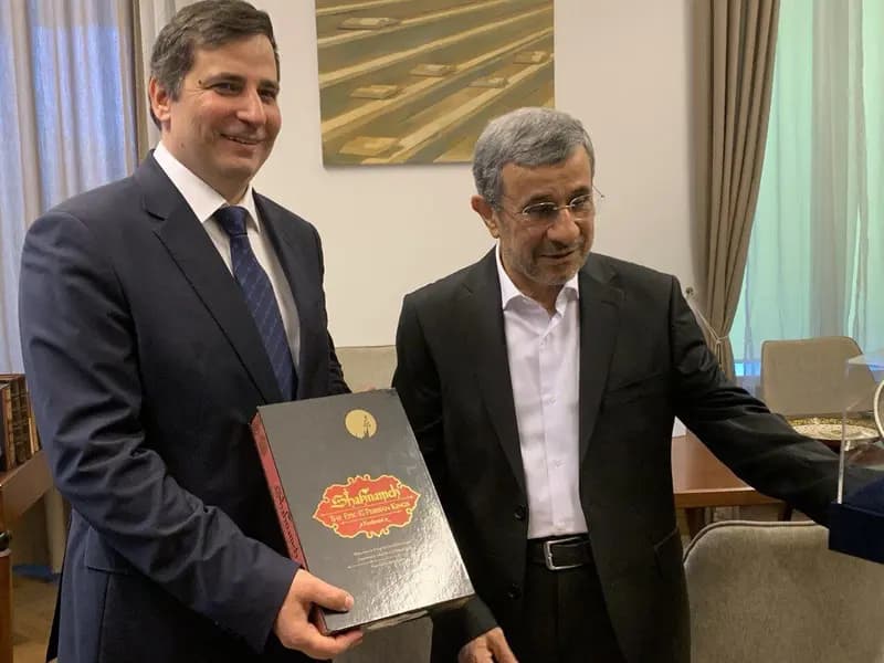احمدی‌نژاد و نتانیاهو از یک دانشگاه دکترا گرفتند! +عکس
