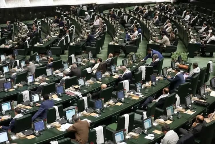 تغییر فرمانده کل سپاه تکذیب شد