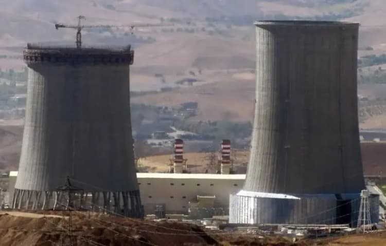 ویدئویی از حمله ملخ‌ها به آران و بیدگل 