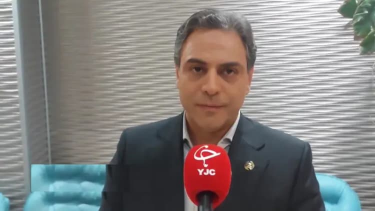 ویدئویی از حمله ملخ‌ها به آران و بیدگل 
