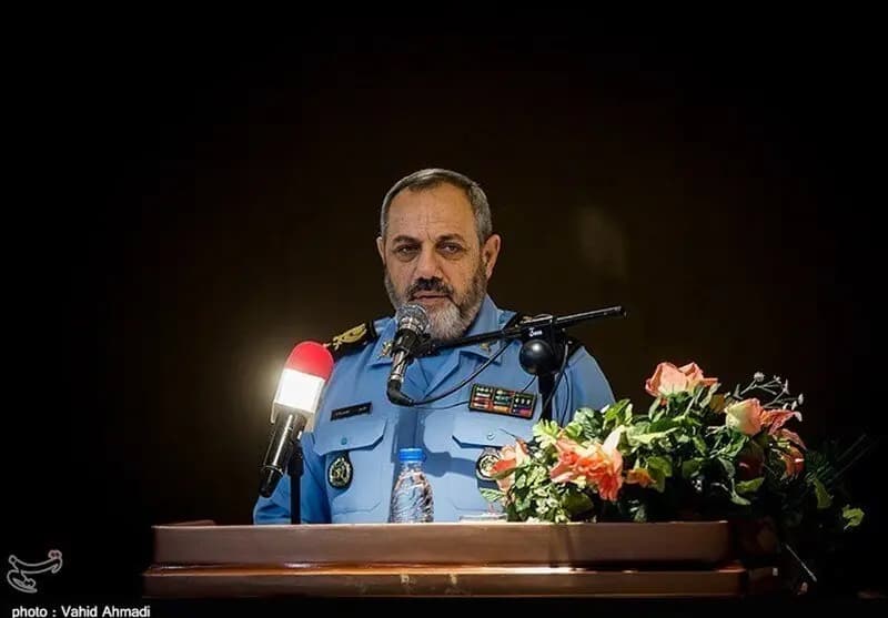 وزیر دفاع: دشمن در یک فضای لایتناهی جذاب جوانان ما را منحرف می‌کند/ ایده انقلابی، بسیجی و جهادی که اوایل انقلاب بود، بین جوانان کمرنگ‌تر شده است