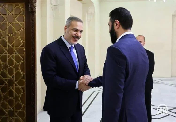 ولایتی: ایران در مرکز نظم نوین جهانی ایستاده است