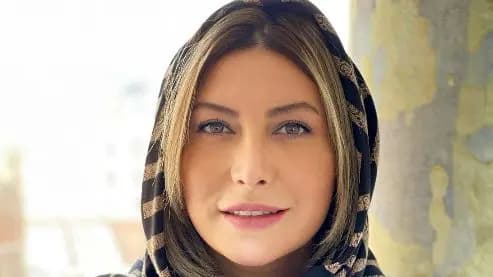 استایل مدلینگ روشنک گرامی با عینک دودی و کت چرمی / خانم بازیگر همگناه پلنگی پوش شد!
