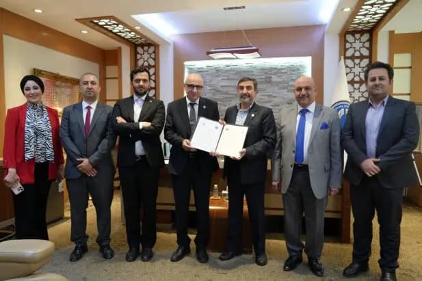 استقبال از کتاب تازه «حمید حسام» درباره شهید همدانی