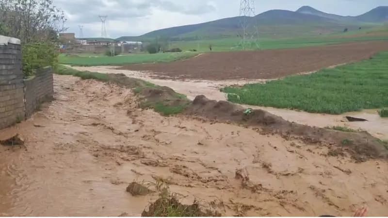 وقوع سیلاب در روستای خوان در خراسان جنوبی