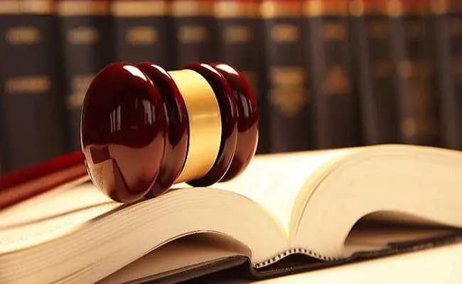 آنچه درباره صدور رأی خارج از خواسته در پرونده‌های قضایی باید بدانید
