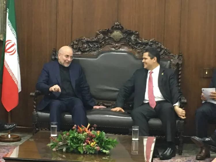 منازعه بازمانده از زمان شاه / تهران و واشنگتن از دهه ۱۹۷۰ در مورد غنی‏‌سازی اورانیوم و بازفرآوری سوخت هسته‏‌ای در خاک ایران با یکدیگر اختلاف‌‏نظر دارند