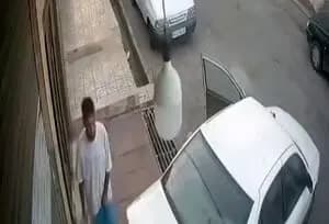 ویدویی از سرقت عجیب یک لامپ در اسلامشهر