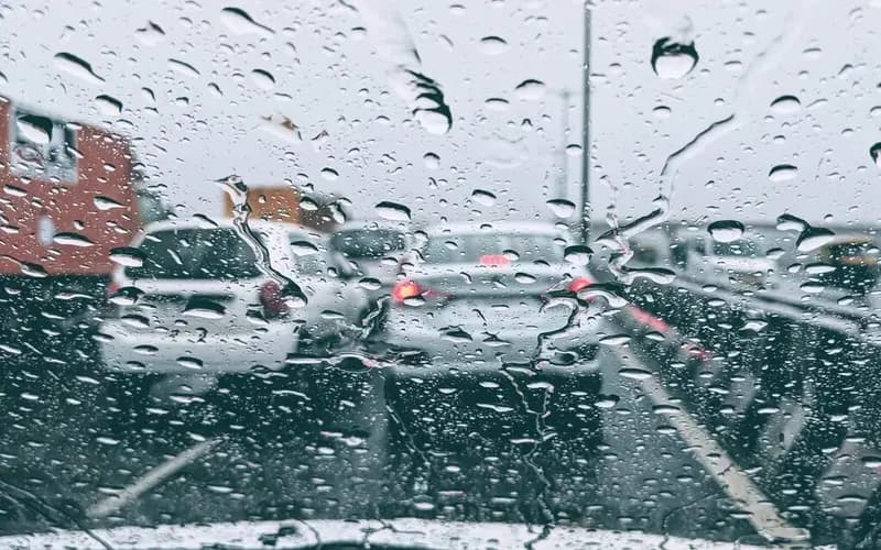 وضعیت خطرناک در جاده‌های این استان؛ باران و طوفان همراه شدند!