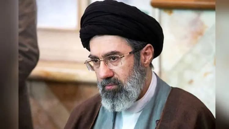 فیلم آواز شاد در دانشگاه برای عروسی دختر و پسر دانشجو  ! / هم دانشگاهی ها قیامت به پا کردن !