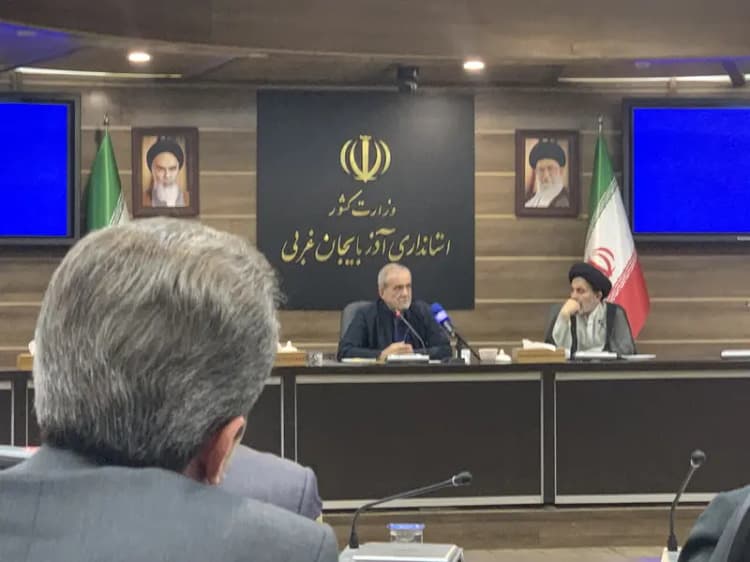 مومنی: رهنمودهای رهبر انقلاب سرمایه‌ی ارزشمند ماست