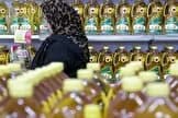 معاون وزیر کشاورزی: روغن در انبار‌ها موجود است ولی واردکنندگان توزیع نمی‌کنند / دلیل عدم توزیع روغن، بلاتکلیفی در قیمت‌گذاری و عدم تعیین مالیات بر ارزش افزوده است / به روغن وارداتی وابستگی ۹۰ درصدی داریم، زیرا تولید داخل بسیار کم است / روغن‌هایی که در حال حاضر به صورت قطره‌چکانی به بازار عرضه می‌شود، تولیدات قبلی است