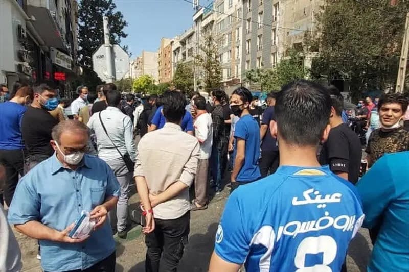 استقلالی ها سرمربی جدید را هم نمی‌خواهند/ شعار علیه کاریله
