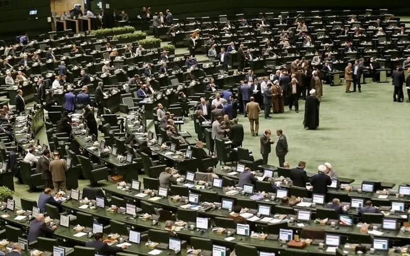 ارسال پیامک به نمایندگان مجلس؛ این بار علیه وزیر پیشنهادی اقتصاد